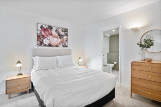 Stylish Two-Bed Retreat in Central Melbourne - 6