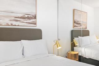 Stylish Two-Bed Retreat in Central Melbourne - 3