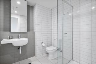 Stylish Two-Bed Retreat in Central Melbourne - 1