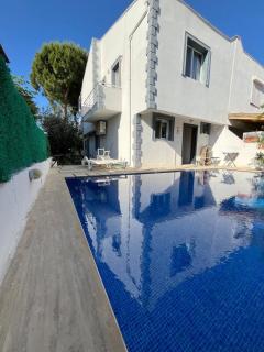 Villa with private pool in Alaçatı - 1