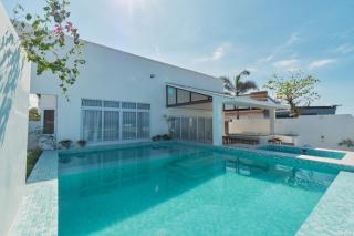 Alesea Baroro, La Union, Private Modern Villa with Pool, Jacuzzi, Beachfront View - 0