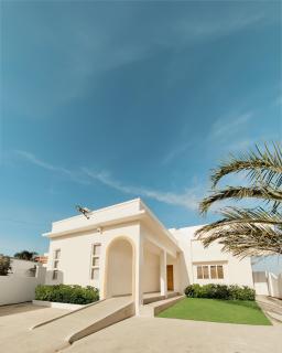 Alesea Baroro, La Union, Private Modern Villa with Pool, Jacuzzi, Beachfront View - 5