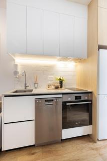 CBD Apartment for Work & Play - Walk to Everything - 1