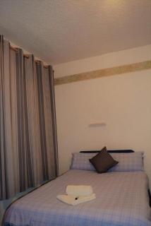 Holiday Plus - 50 Palatine Road - 4