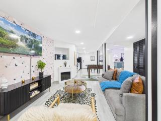 Addison Art Deco Manor Garage - 4