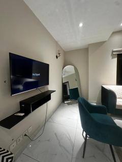 Executive 2BHK Opus CentralGulberg SelfCheckin - 5