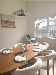 New! Modern 4BR max 12 ppl, 5 mins to everything! - 2