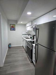 Cozy Suite Near West Edmonton Mall - 9