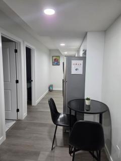 Cozy Suite Near West Edmonton Mall - 7