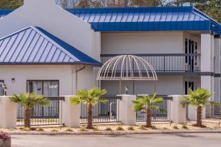 Rodeway Inn Greenwood - 2