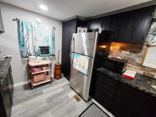 Barbara's Farmhouse 58 minutes from Arrowhead - 8