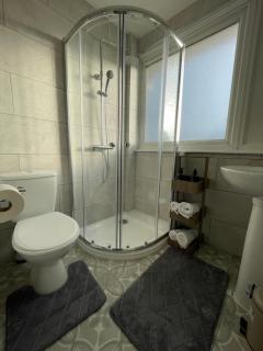 Skyway Suites Luton - 4