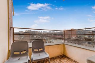 Sunny 2 Bedroom Apartment with Balcony near Opera House - 3