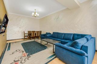 Sunny 2 Bedroom Apartment with Balcony near Opera House - 6