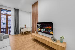 Super Central Location! New 2 Bedroom Apartment! - 7