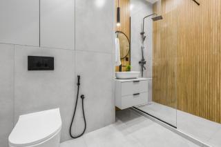 Super Central Location! New 2 Bedroom Apartment! - 1