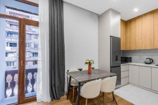 Super Central Location! New 2 Bedroom Apartment! - 8