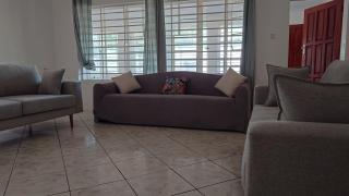 Cosy Three Bedroom Home - 8