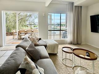 Mooloolaba Coastal Canal Villa - 7