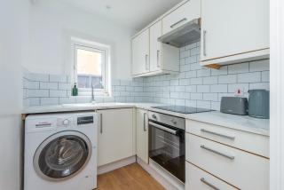 Charming 1BDR Haven with Private Courtyard - 7