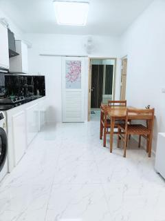 Charming Bangkok Apartment with City Views - 8