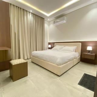 Billiards, private cinema, and two bedrooms - 7