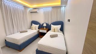 3BR Condo by the Airport Pool Gym Parking Security - 7