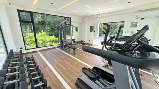 3BR Condo by the Airport Pool Gym Parking Security - 2