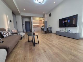 Spacious Central 2BR for 10 Guests and near essentials - 0