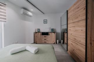 Urban Gem - Stylish Apartment in Msida-Gzira - 5