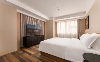 Mehood Lestie, Qingdao May Fourth Square MixC - 8