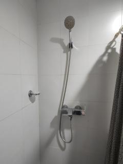 Lowest Room Rate in Makati with fast wifi & view - 6