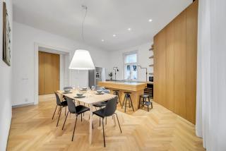 Spacious Stylish Apartment in City Centre - 8