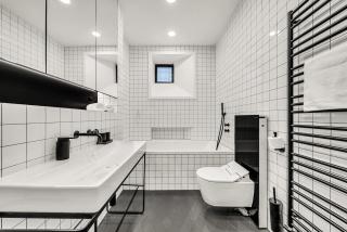 Spacious Stylish Apartment in City Centre - 3