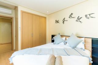 Stylish Flat, Pool, Garden & Fast Wi-Fi - 1