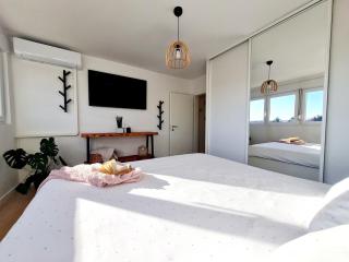 Beautiful sea view, free parking, centre of Split - 1