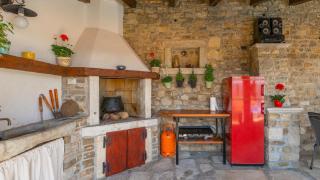 Rustic villa Pietro with panoramic view in Motovun - 8