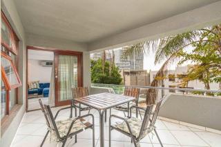 Modern Sandton City central with balcony - 0