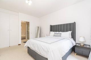 Sandton city 3 bedroom apartment with balcony - 4