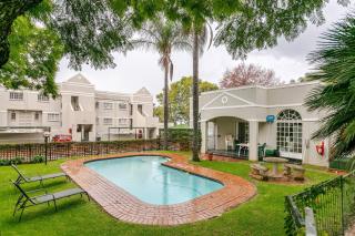 Cosy 2bed in heart of Sandton - 7