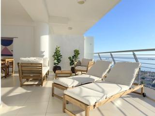 Breathtaking Sea and Marina View City Center 2 bdr - 0