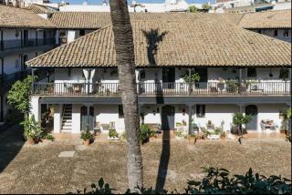 Conde Suite Courtyard by Valcambre - 3