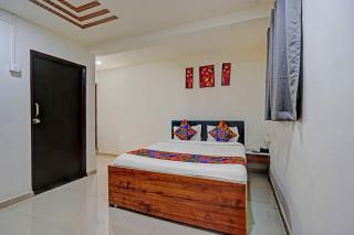 FabHotel Executive Pearl Inn - Nr Twin tower - 4