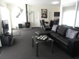 Hillsborough Hideaway - 4