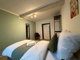 janu-homes - 3 Zimmer Apartment - 4 Betten, Waldblick vom Kirchplatz - 2