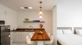 0 Min to Subway, Hongdae Main Street - 4