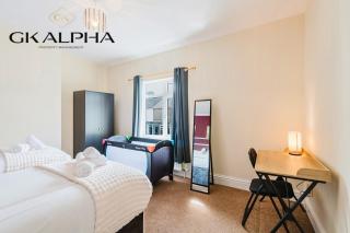 Stylish 3-Bedroom Apartment in Peterborough - Free Parking, Superfast Wi-Fi, Ideal for Families, Contractors, and Long-Term Stays - 2