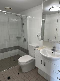 Modern Escape in the Heart of Brisbane City with an Amazing River View! - 2