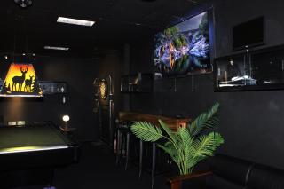 Sticks and stones Billiard Room - 4