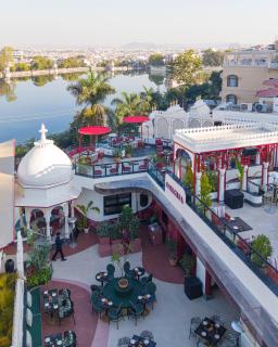 Swaroop Vilas - Lake Facing Boutique Hotel - 9